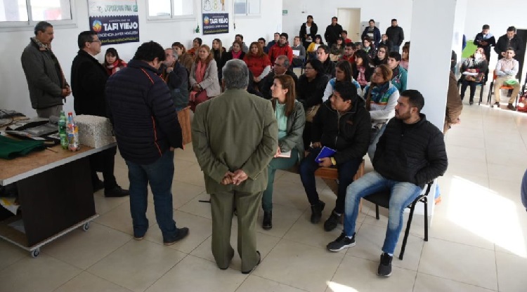 Capacitan en separación de residuos a comunas y municipios