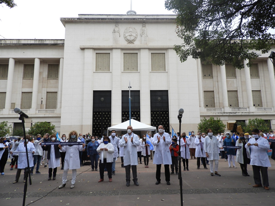 Cientos de médicos exigieron dignidad y buen trato a los poderes del estado