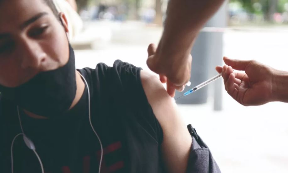 La nueva variante de coronavirus incluiría síntomas digestivos