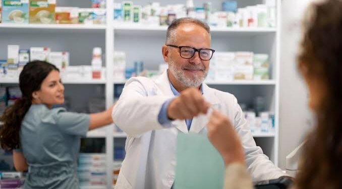 FEPUT respalda el pedido del Colegio de Farmacéuticos: los medicamentos deben ser comercializados exclusivamente en farmacias