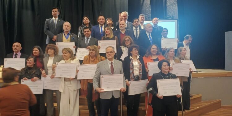 FEPUT celebró el Día del Profesional Universitario Argentino con un emotivo reconocimiento a referentes de 20 entidades